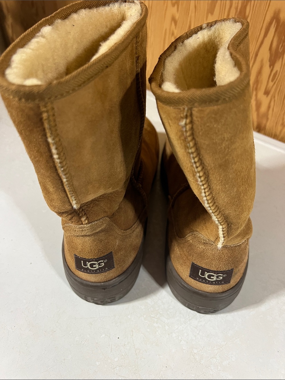 UGG Men’s Short Classic Shearling Boots - Chestnut Brown